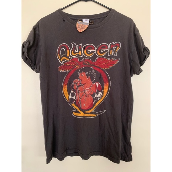 MadeWorn Tops - MadeWorn Queen Tee M